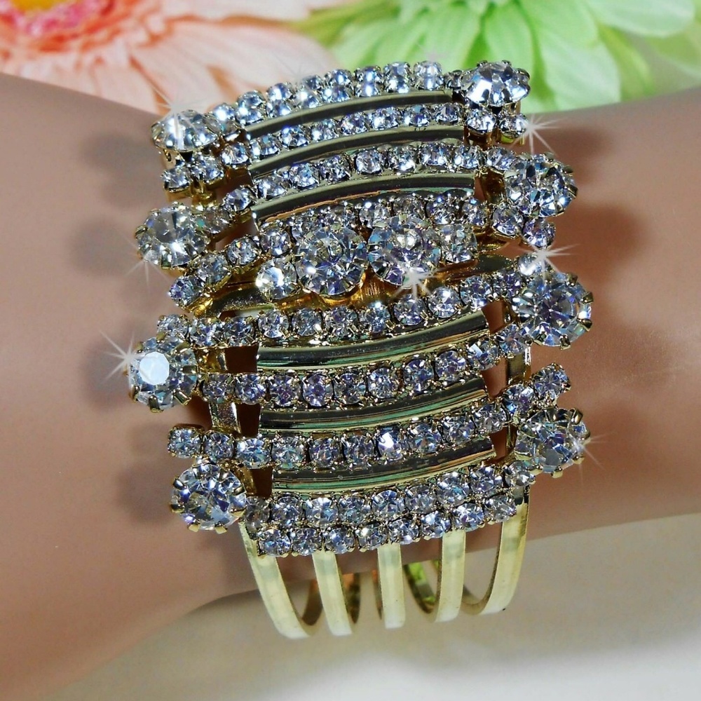 Cubic Zirconia Hinged Crystal Bangle Bracelet